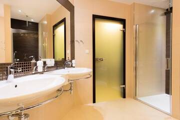 Фото номера Семейный номер с видом на озеро Гостевой дом Pensjonat &amp; Spa Raj г. Райгруд 7